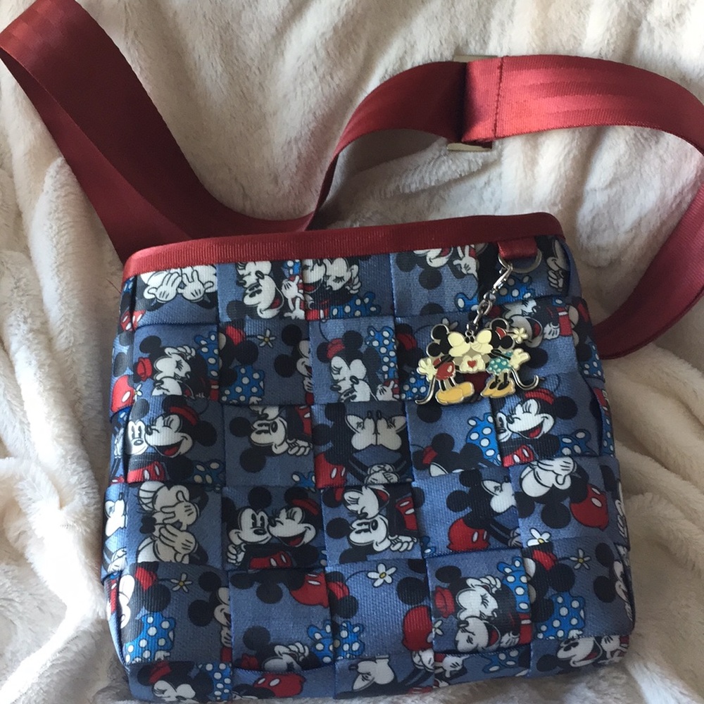 Harvey’s seat belt bag